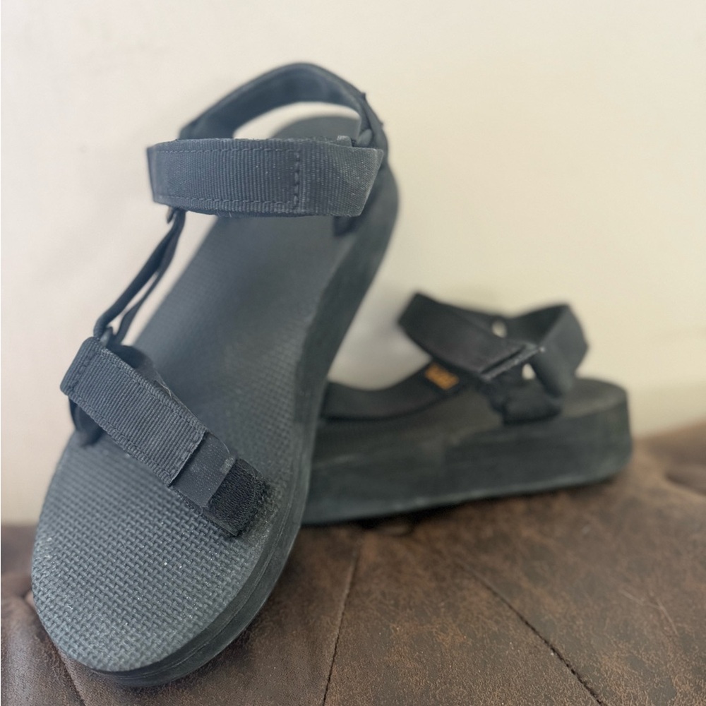 Teva Black Midform Universal 6 Sandals